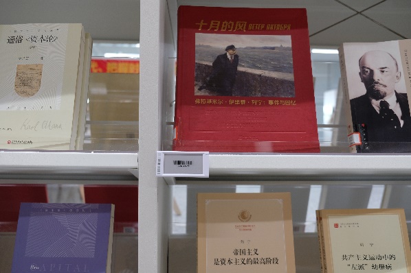 上海图书馆东馆书架使用汉朔电子价签2.jpeg